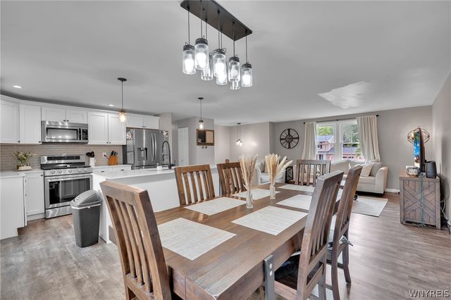 154 Garry Drive, West Seneca, NY 14224