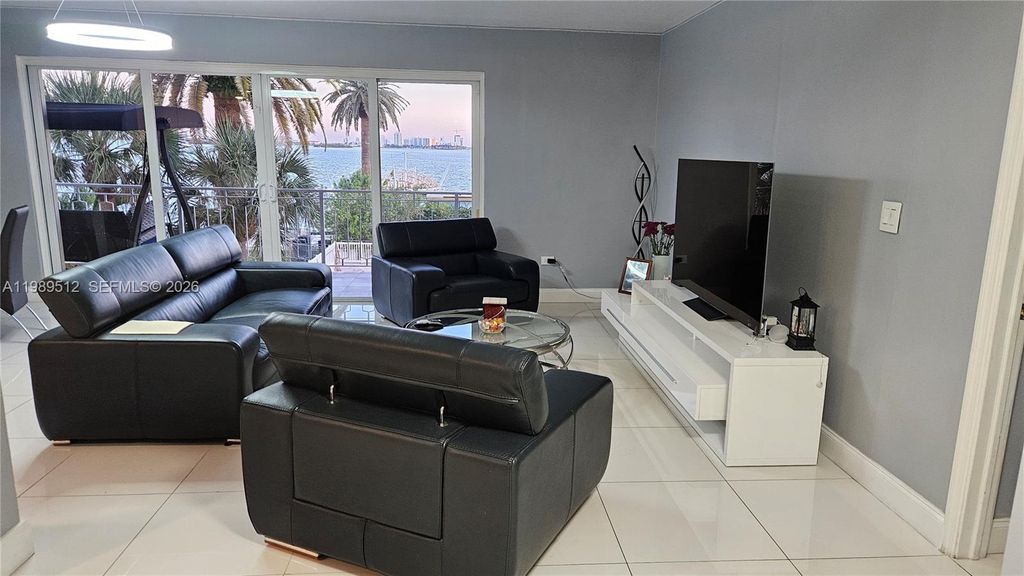 11111 Biscayne Blvd 3F, Miami, FL 33181