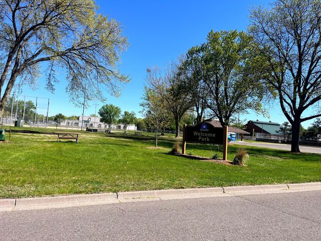 4515 Welcome Avenue N, Crystal, MN 55422