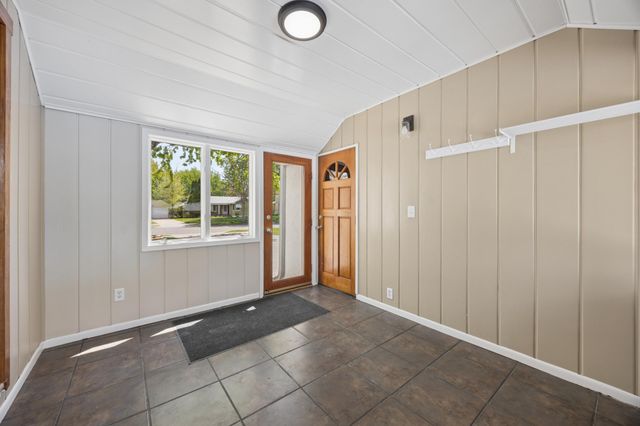 4515 Welcome Avenue N, Crystal, MN 55422