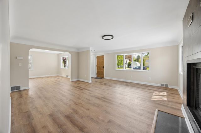 4515 Welcome Avenue N, Crystal, MN 55422