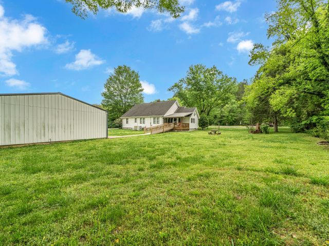 609 W Main St, Waverly, TN 37185