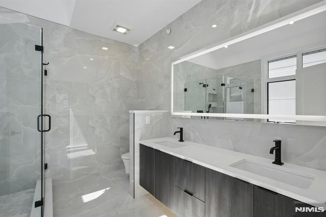 2189 Jones Road, Fort Lee, NJ 07024