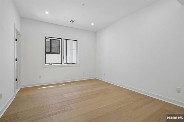 2189 Jones Road, Fort Lee, NJ 07024