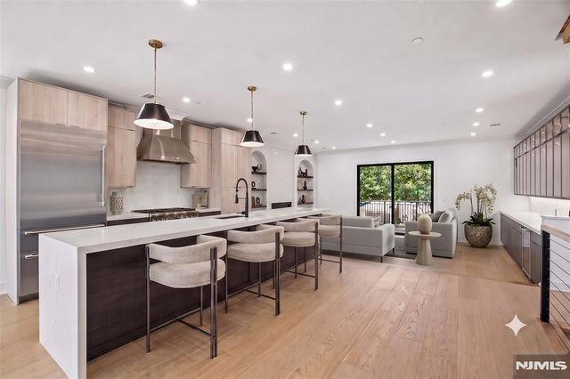 2189 Jones Road, Fort Lee, NJ 07024