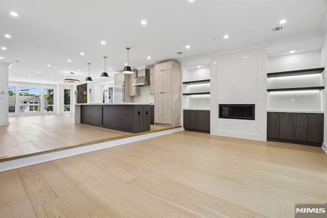 2189 Jones Road, Fort Lee, NJ 07024
