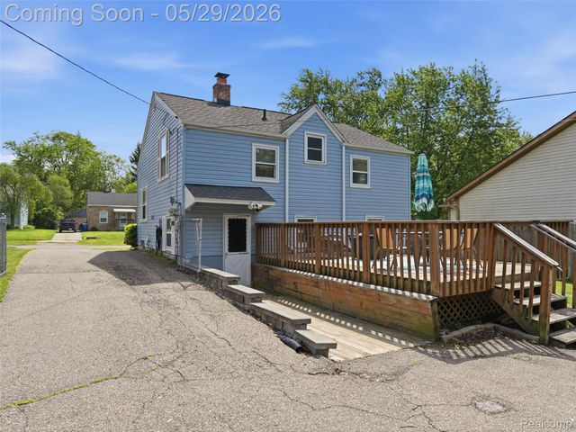 320 S Avery Road, Waterford Charter Township, MI 48328