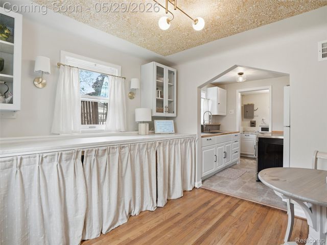 320 S Avery Road, Waterford Charter Township, MI 48328
