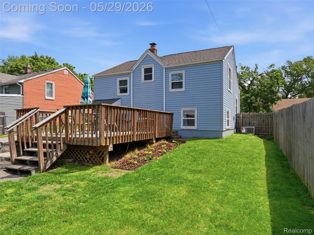 320 S Avery Road, Waterford Charter Township, MI 48328