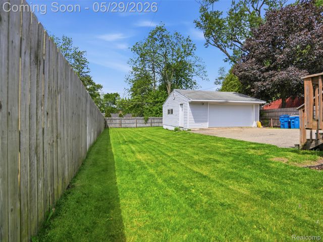 320 S Avery Road, Waterford Charter Township, MI 48328