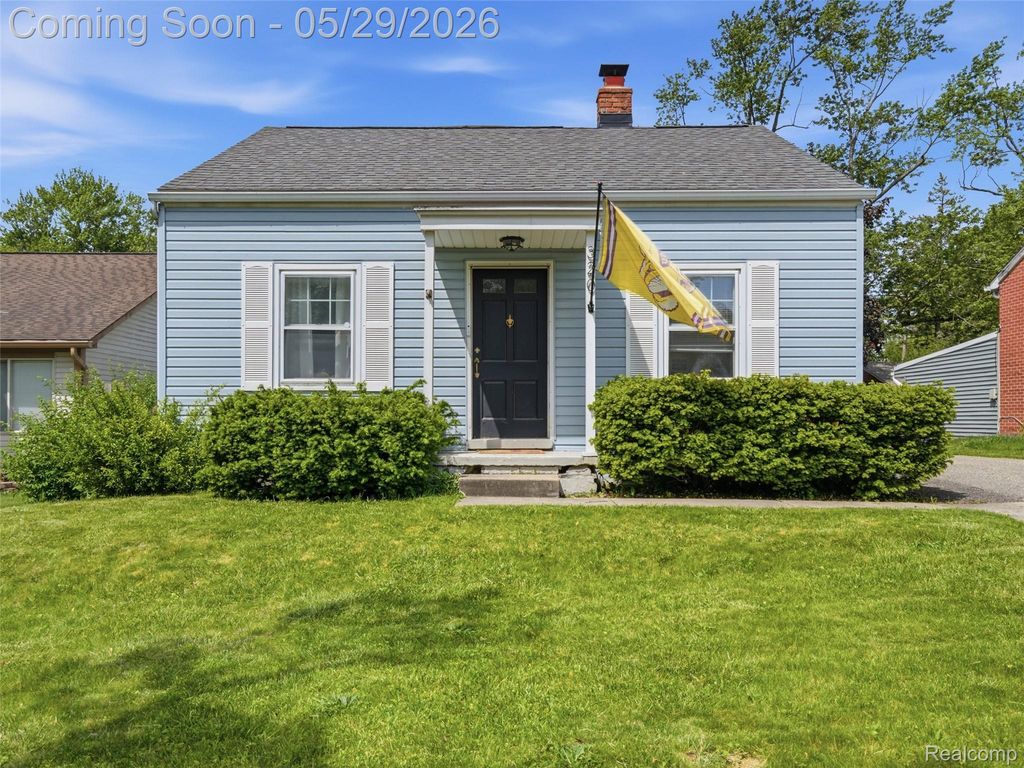 320 S Avery Road, Waterford Charter Township, MI 48328
