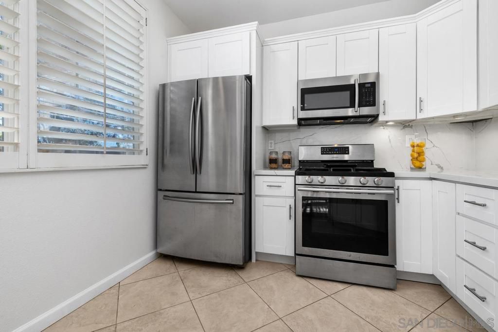 Image 16 of property listing at 11087 Caminito Arcada, San Diego, CA 92131