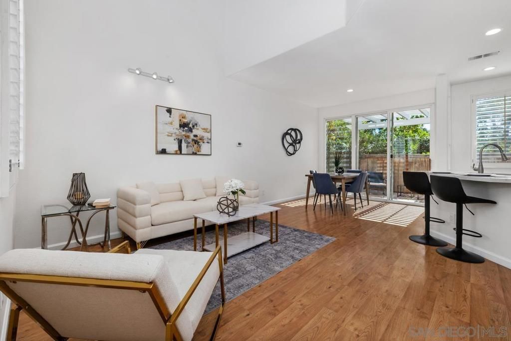 Image 3 of property listing at 11087 Caminito Arcada, San Diego, CA 92131