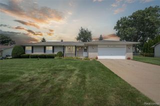 8268 Cooley Beach Drive, White Lake, MI 48386