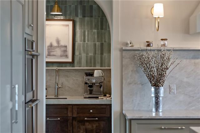 21396 W 93rd Court, Lenexa, KS 66220