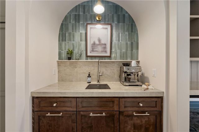 21396 W 93rd Court, Lenexa, KS 66220