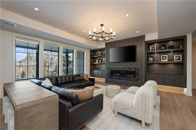 21396 W 93rd Court, Lenexa, KS 66220