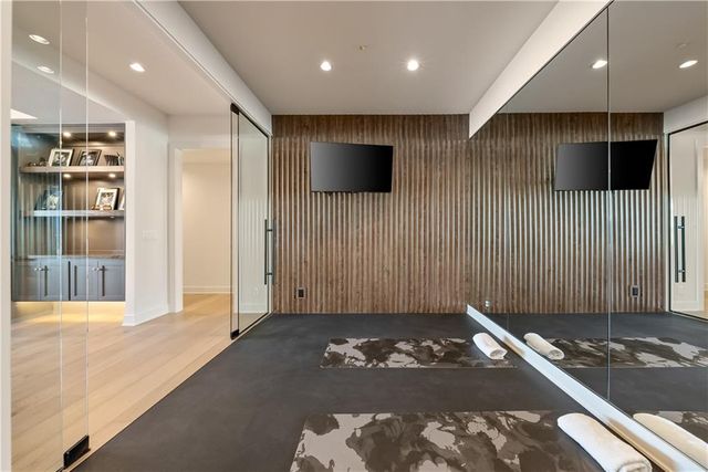 21396 W 93rd Court, Lenexa, KS 66220