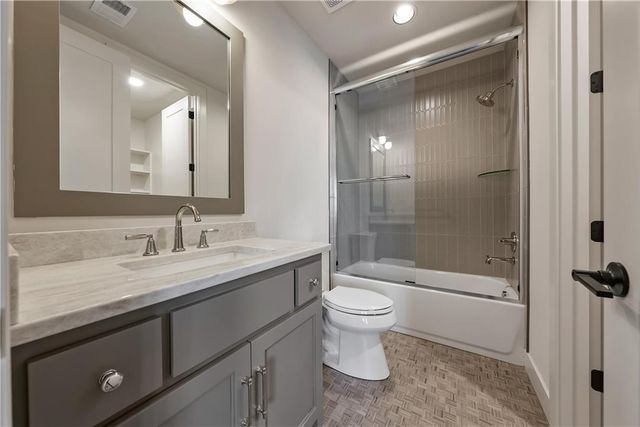 21396 W 93rd Court, Lenexa, KS 66220