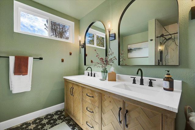 18198 Hummingbird Dr, Penn Valley, CA 95946