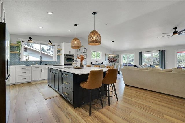 18198 Hummingbird Dr, Penn Valley, CA 95946