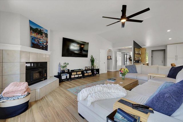 18198 Hummingbird Dr, Penn Valley, CA 95946