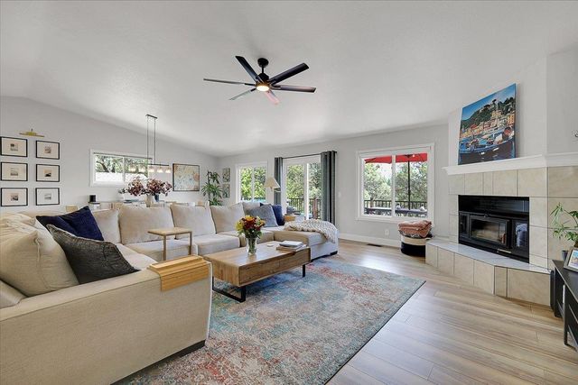 18198 Hummingbird Dr, Penn Valley, CA 95946
