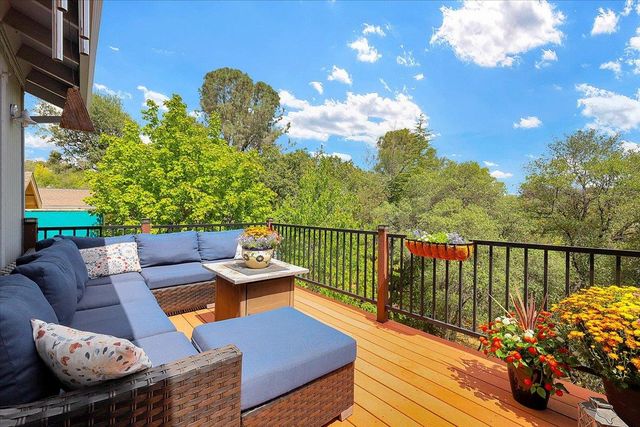 18198 Hummingbird Dr, Penn Valley, CA 95946