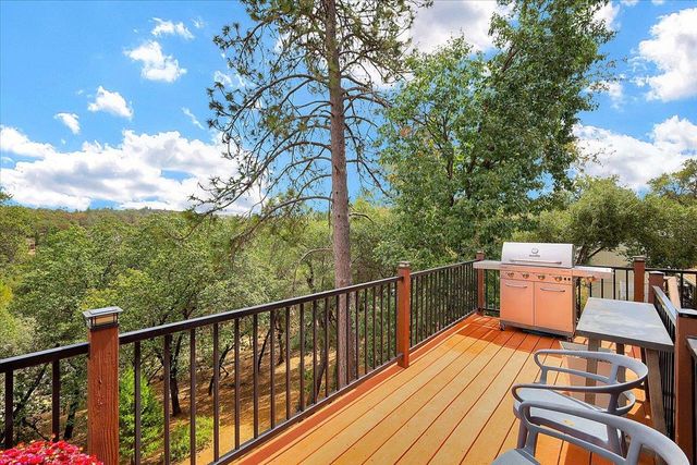 18198 Hummingbird Dr, Penn Valley, CA 95946