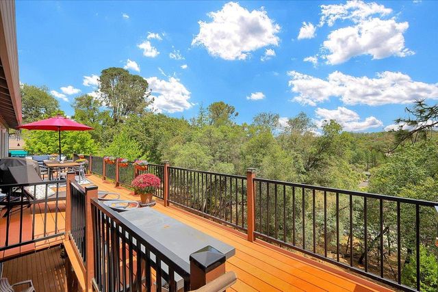 18198 Hummingbird Dr, Penn Valley, CA 95946