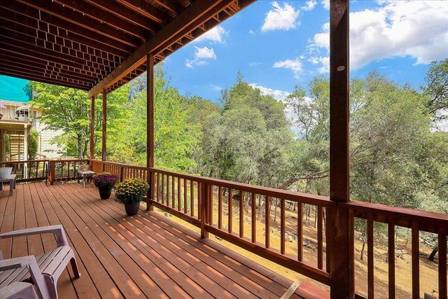18198 Hummingbird Dr, Penn Valley, CA 95946