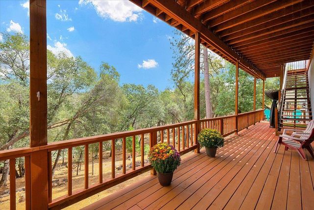 18198 Hummingbird Dr, Penn Valley, CA 95946