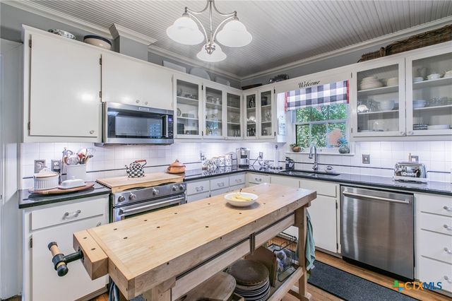 1120 N 13th Street, Temple, TX 76501