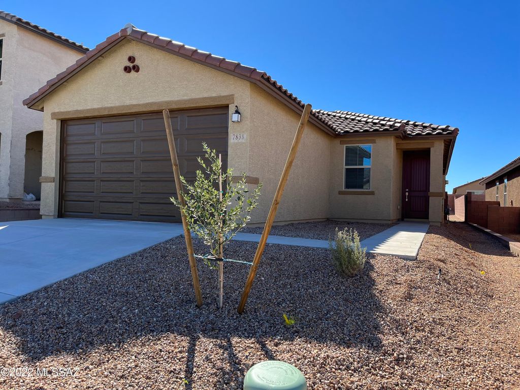 7838 S New Strike Way, Tucson, AZ 85747