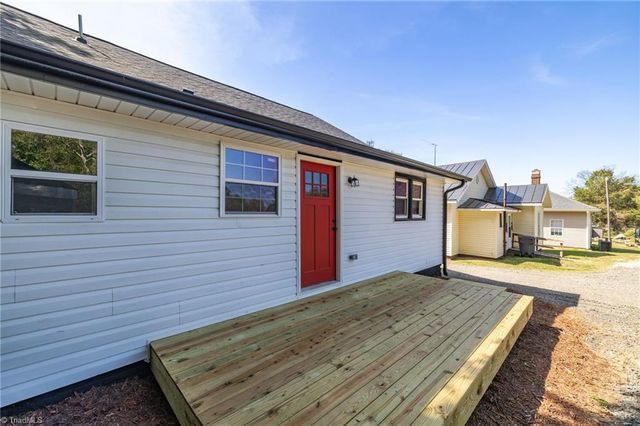 1009 N Scales Street, Reidsville, NC 27320