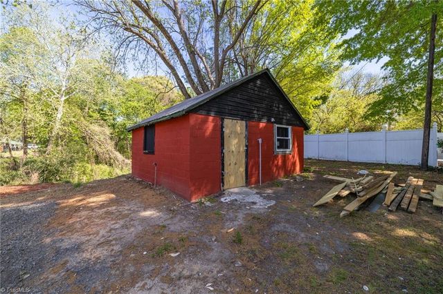 1009 N Scales Street, Reidsville, NC 27320