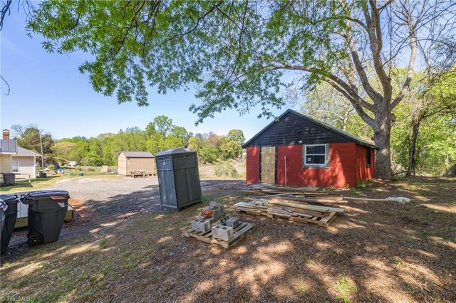 1009 N Scales Street, Reidsville, NC 27320