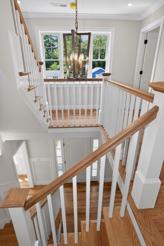 4 Wildwood St, Burlington, MA 01803