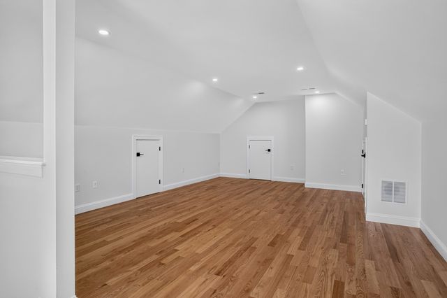 4 Wildwood St, Burlington, MA 01803
