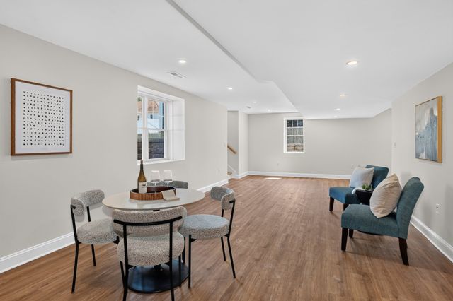 4 Wildwood St, Burlington, MA 01803