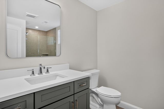 4 Wildwood St, Burlington, MA 01803