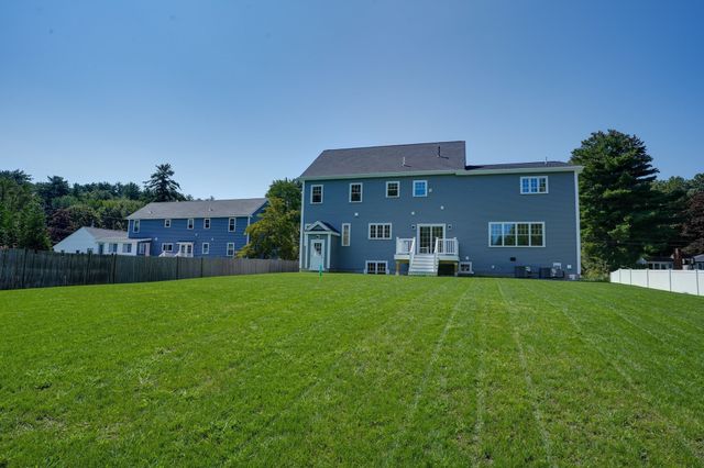 4 Wildwood St, Burlington, MA 01803