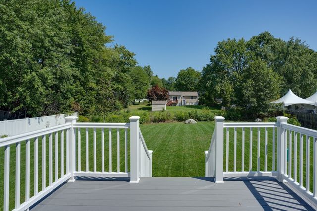 4 Wildwood St, Burlington, MA 01803