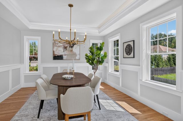 4 Wildwood St, Burlington, MA 01803