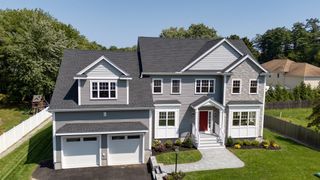 4 Wildwood St, Burlington, MA 01803