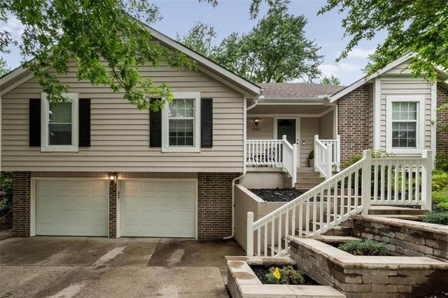 1204 NE Hendrix Drive, Lee's Summit, MO 64086