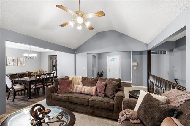 1204 NE Hendrix Drive, Lee's Summit, MO 64086
