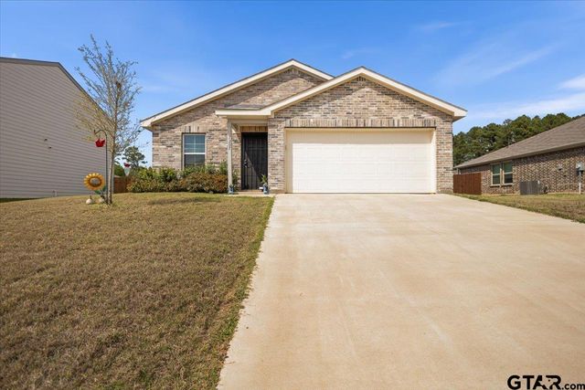 1207 Ripplewood, Chandler, TX 75758