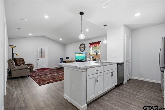 1207 Ripplewood, Chandler, TX 75758