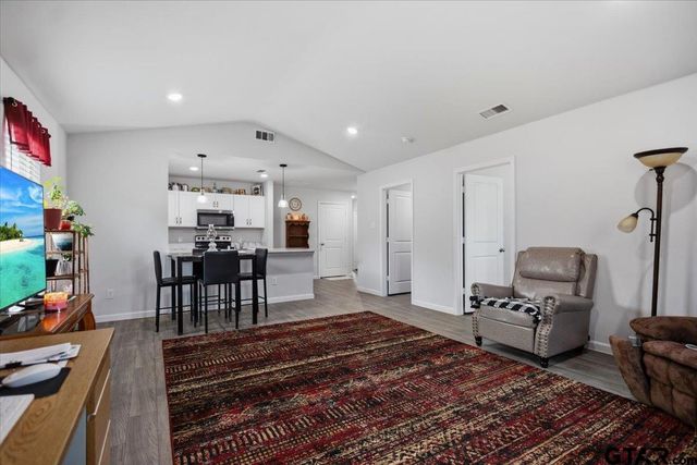 1207 Ripplewood, Chandler, TX 75758